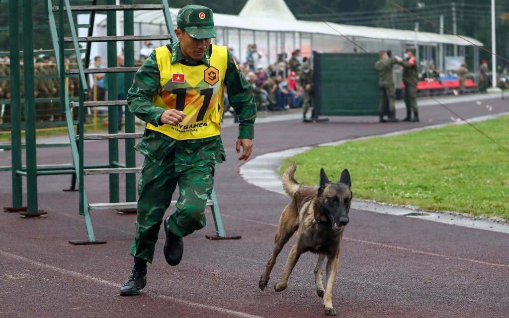 &quot;Thần khuyển&quot; AquaDog của đoàn Việt Nam quay trở lại ở Army Games 2021