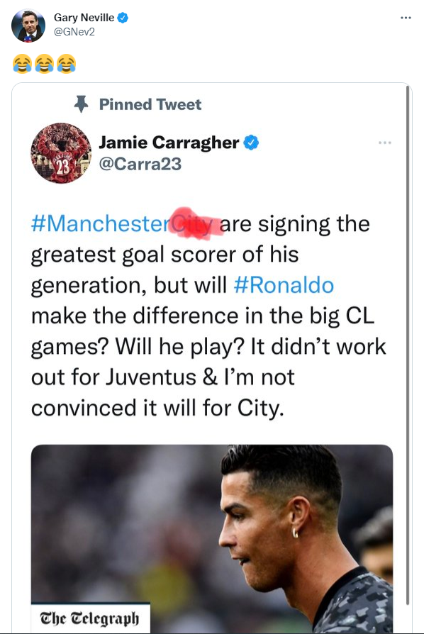 Gary Neville cười ngay vào việc Carragher phải sửa tweet