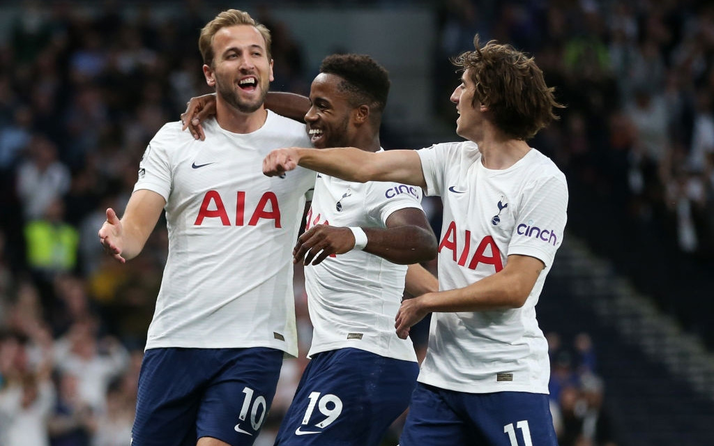 Harry Kane ghi những bàn thắng đầu tiên cho Tottenham sau drama bỏ tập, đòi rời đội