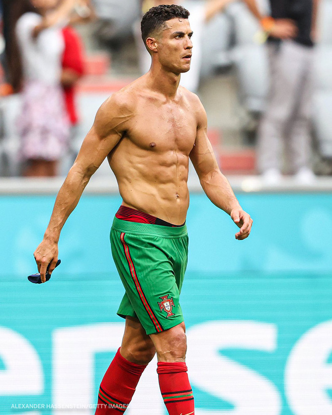 Bất ngờ với hình ảnh của Ronaldo thời mới gia nhập Man United vào năm 2003 - Ảnh 7.