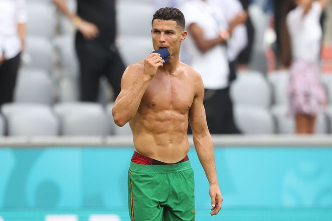 Bất ngờ với hình ảnh của Ronaldo thời mới gia nhập Man United vào năm 2003 - Ảnh 6.