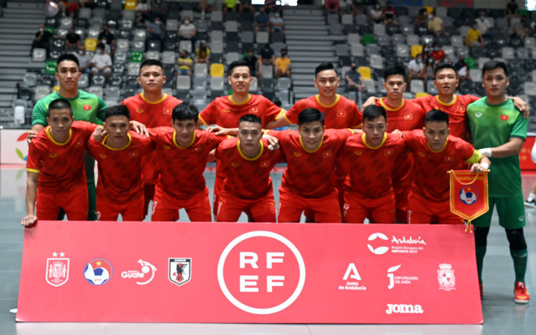 Futsal Việt Nam thi đấu kiên cường, thua tối thiểu Nhật Bản