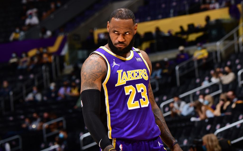 LeBron James đăng status "dằn mặt" antifan Lakers: Bực tức là thế nhưng chỉ tồn tại trong nốt nhạc