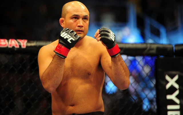 Huyền thoại BJ Penn công kích Khabib, tiết lộ lý do "Đại bàng" không lên hạng để gặp Kamaru Usman - Ảnh 1.