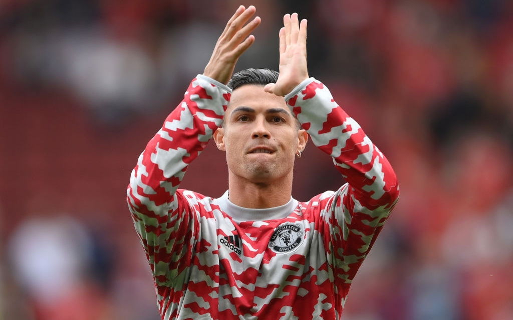 Màn khởi động của Ronaldo tại Old Trafford dưới sự chứng kiến của hàng vạn khán giả