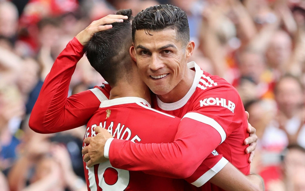 Fan Arsenal mặc kệ đội nhà thi đấu để lén theo dõi Ronaldo