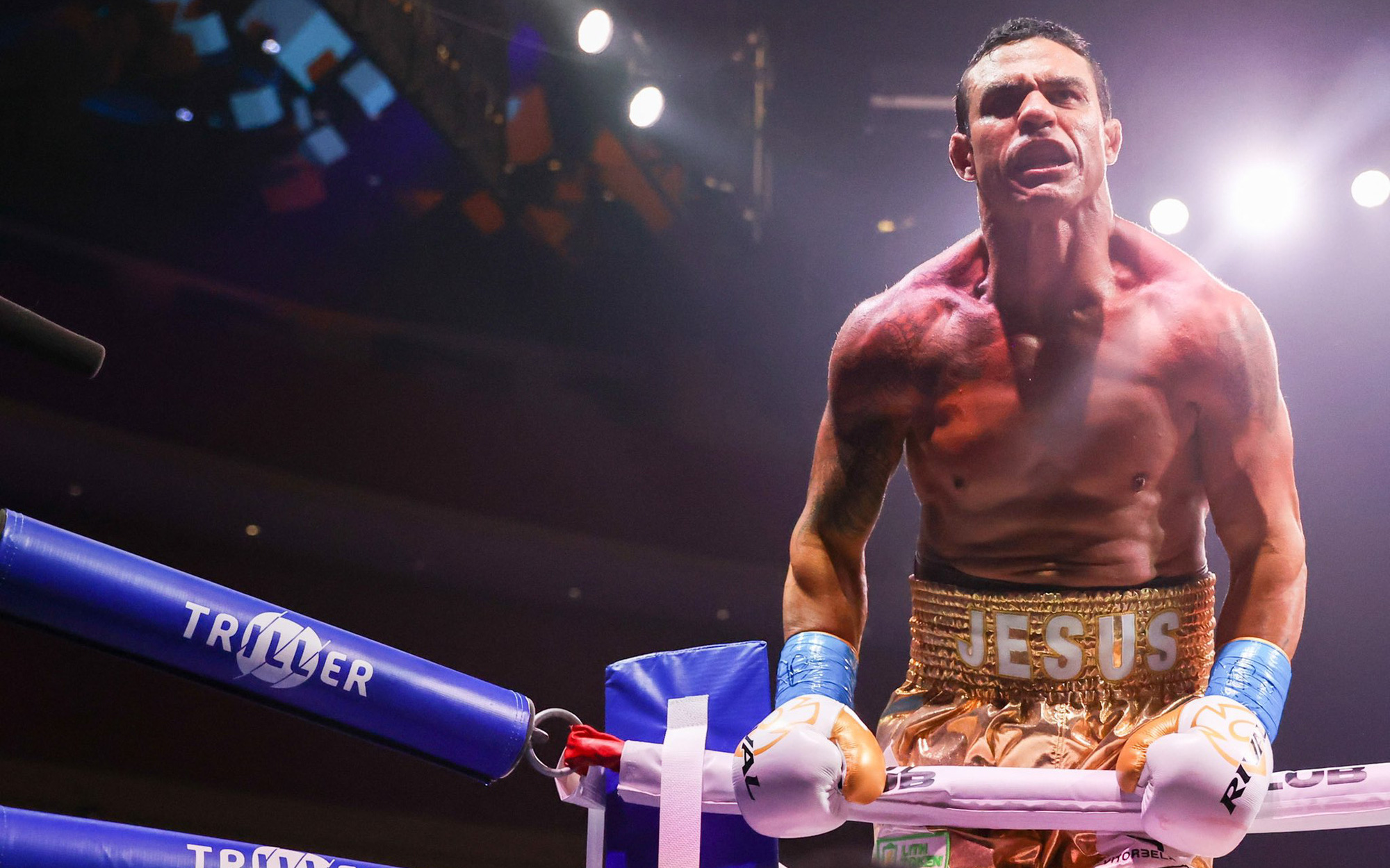 Vitor Belfort hạ đo ván huyền thoại Evander Holyfield, hướng tới trận đấu một mất một còn trị giá 30 triệu USD với Jake Paul
