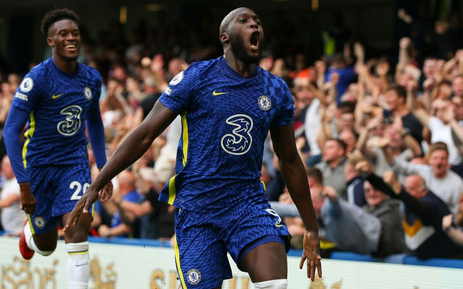 Cú đúp của Lukaku đưa Chelsea vượt MU lên dẫn đầu bảng