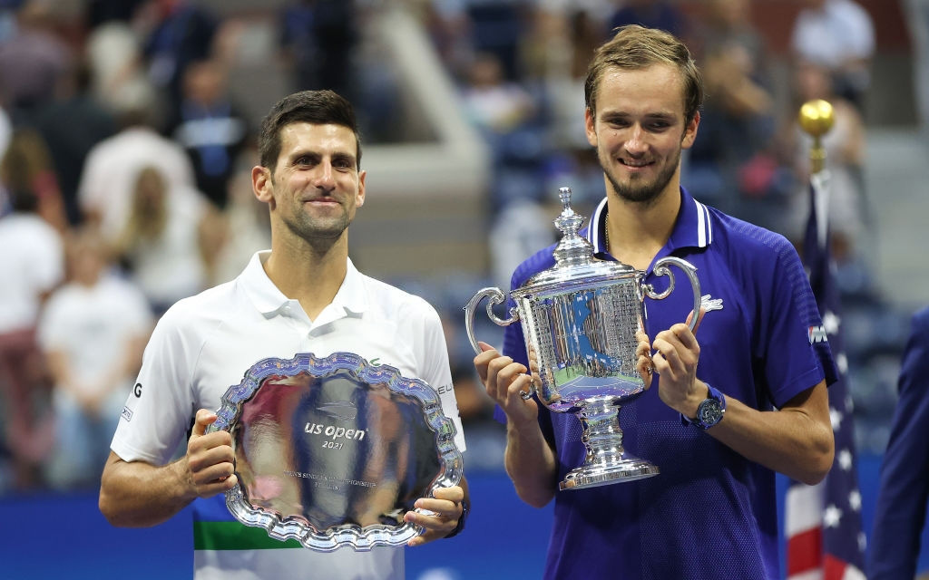 Djokovic thua trắng 3 set ở chung kết US Open, bỏ lỡ thời cơ vàng vượt Federer và Nadal