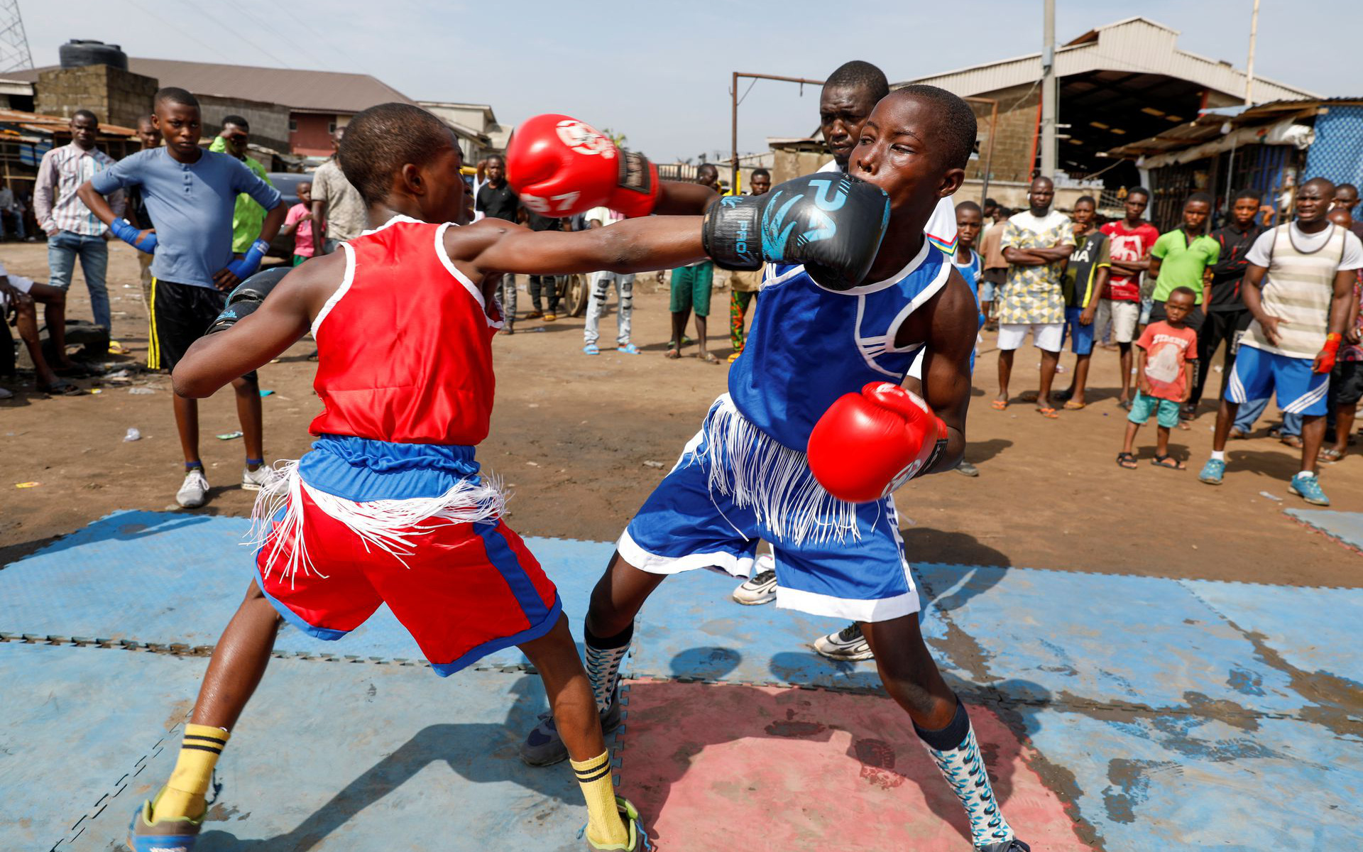 Boxer nhí người Nigeria và giấc mơ trở thành nhà vô địch thế giới giống Anthony Joshua