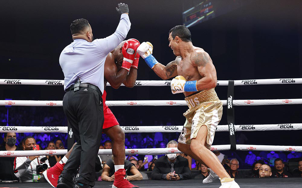 Evander Holyfield vs Vitor Belfort là kèo đấu biểu diễn, kết quả không tính vào thành tích chính thức
