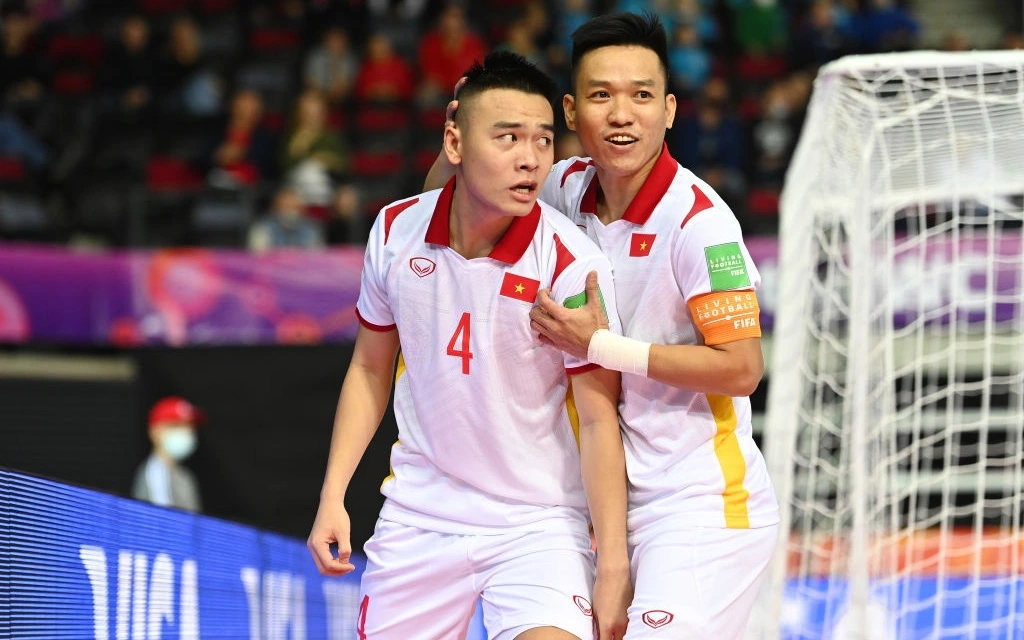 Tuyển futsal Việt Nam hạ gục Panama bằng màn trình diễn quả cảm, mở ra cơ hội vào vòng knock-out World Cup.