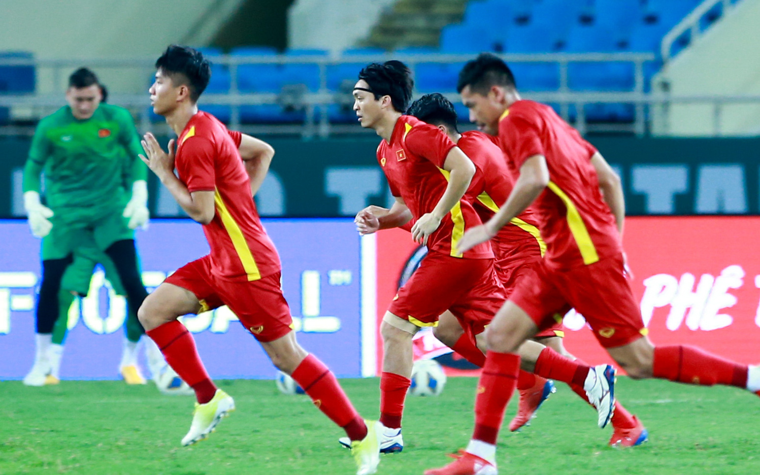 Tuyển Việt Nam có thể rơi 3 bậc trên bảng xếp hạng FIFA nếu thua tuyển Australia