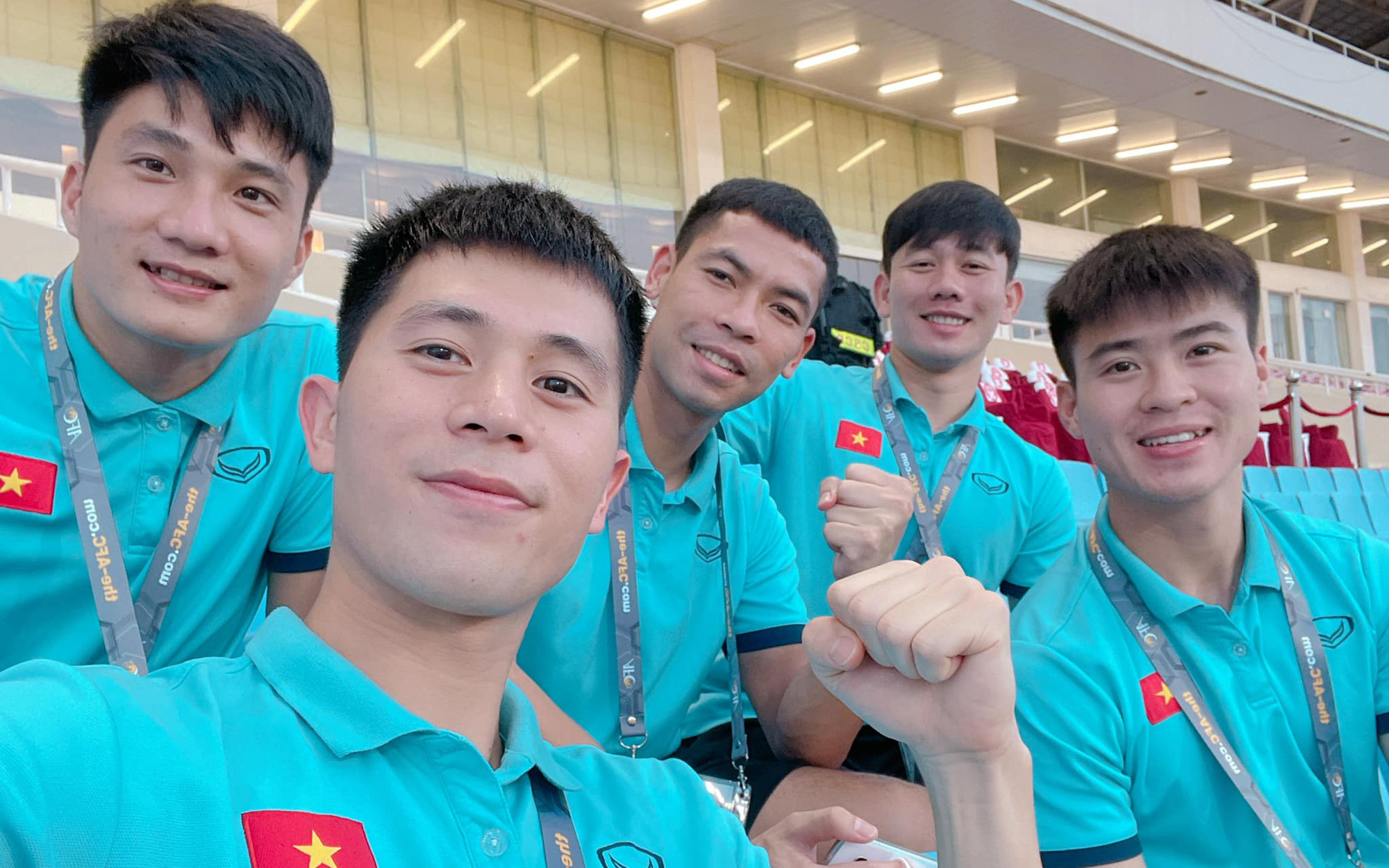 Minh Vương, Duy Mạnh, Đình Trọng thành khán giả đặc biệt trong ngày đội tuyển Việt Nam đấu Australia