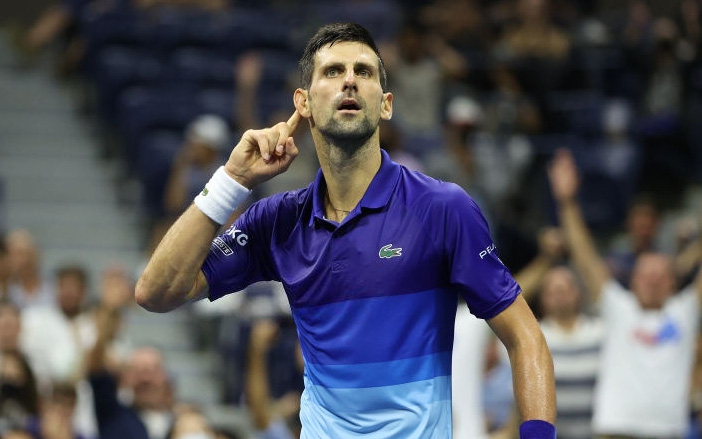 Liên tiếp bị la ó và gây nhiễu từ khán đài, Djokovic vẫn bản lĩnh ngược dòng vào bán kết US Open