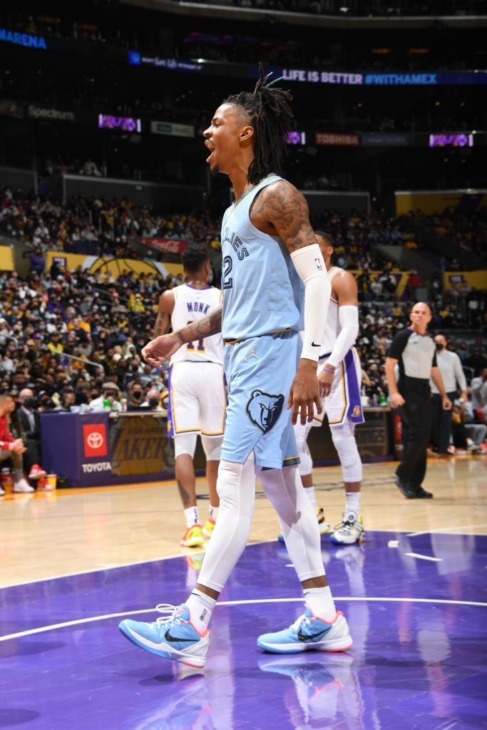 Ja Morant cùng các đồng đội bay cao, đánh bại Los Angeles Lakers ngay trên sân khách - Ảnh 1.