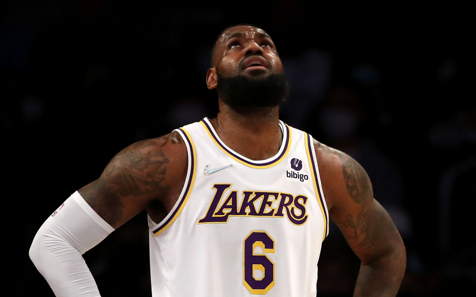 Los Angeles Lakers ngậm ngùi rời sân Sacramento Kings tay trắng