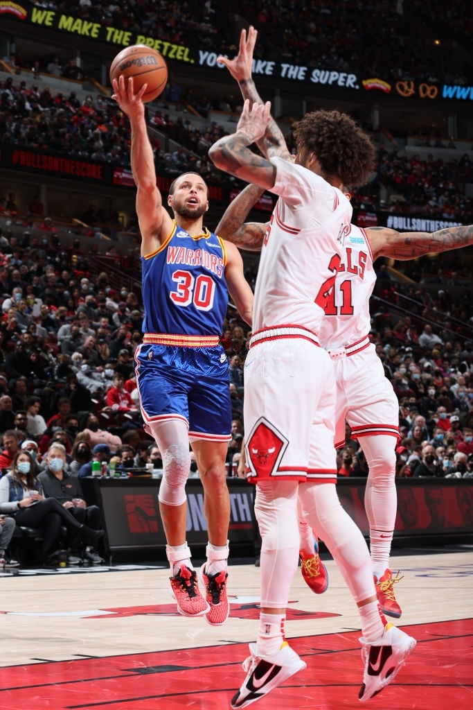 Golden State Warriors huỷ diệt Chicago Bulls nhờ sức mạnh tập thể - Ảnh 1.