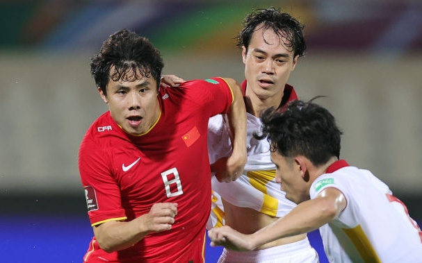 Tuyển thủ Trung Quốc đi vệ sinh 7 lần vì run ở vòng loại World Cup 2022