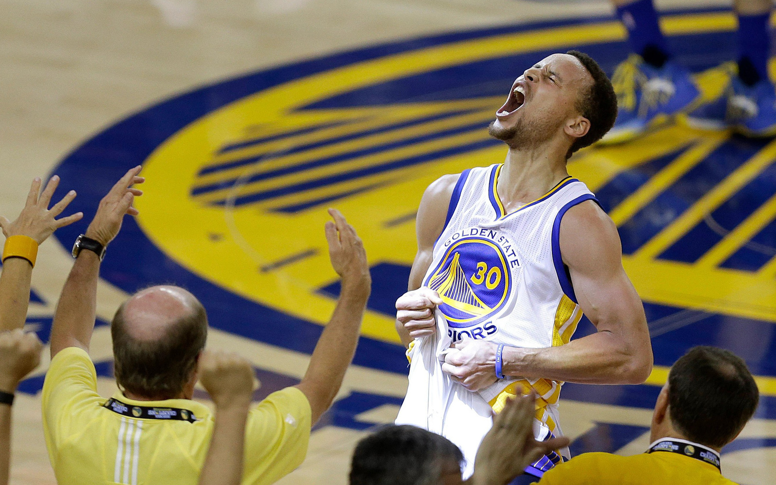 Stephen Curry phản pháo lại các antifan về lối chơi ưa thích của mình