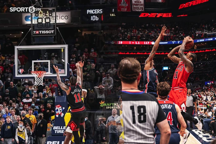 2 pha buzzer beater trong 2 ngày, DeMar DeRozan mang chiến thắng về cho Bulls từ năm này qua năm khác - Ảnh 1.