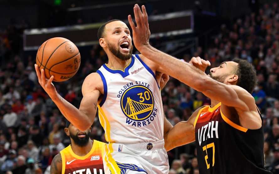 Stephen Curry và Andre Iguodala tỏa sáng, từ chối cuộc lội ngược dòng ngoạn mục của Utah Jazz