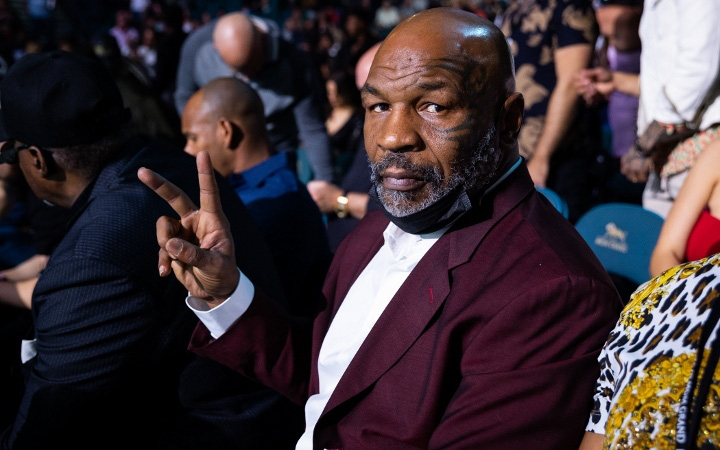 Mike Tyson thừa nhận vẫn bị &quot;om tiền&quot; kể từ trận gặp Roy Jones, không muốn tiếp tục thi đấu