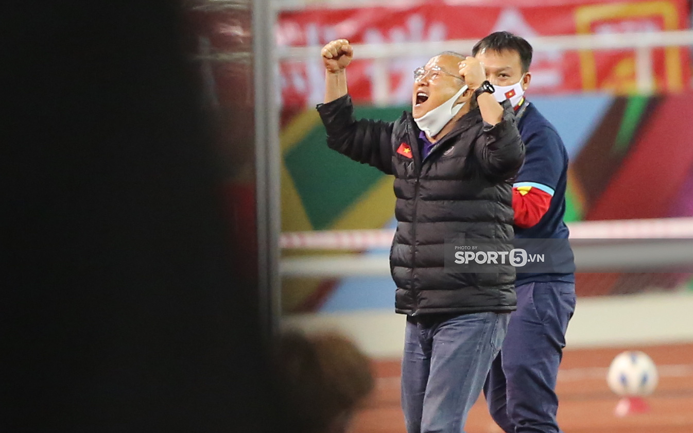 HLV Park Hang-seo cực vui, HLV Trung Quốc lặng lẽ buồn sau trận Việt Nam 3-1 Trung Quốc 