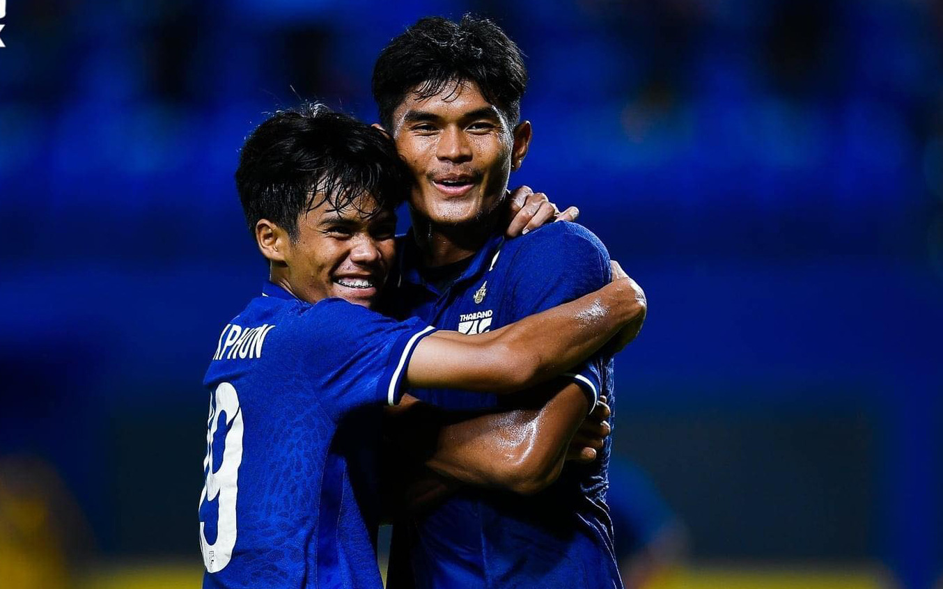U23 Thái Lan 3-1 U23 Singapore: Đối thủ trực tiếp của U23 Việt Nam lộ miếng đánh "tủ"