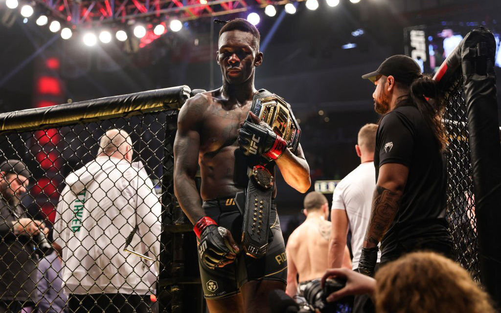 Israel Adesanya đứng trước những lựa chọn khó khăn sau khi đánh bại Robert Whittaker