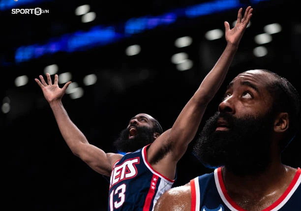 Tranh cãi hay không: James Harden vẫn là hậu vệ ghi điểm số 1 NBA? - Ảnh 1.