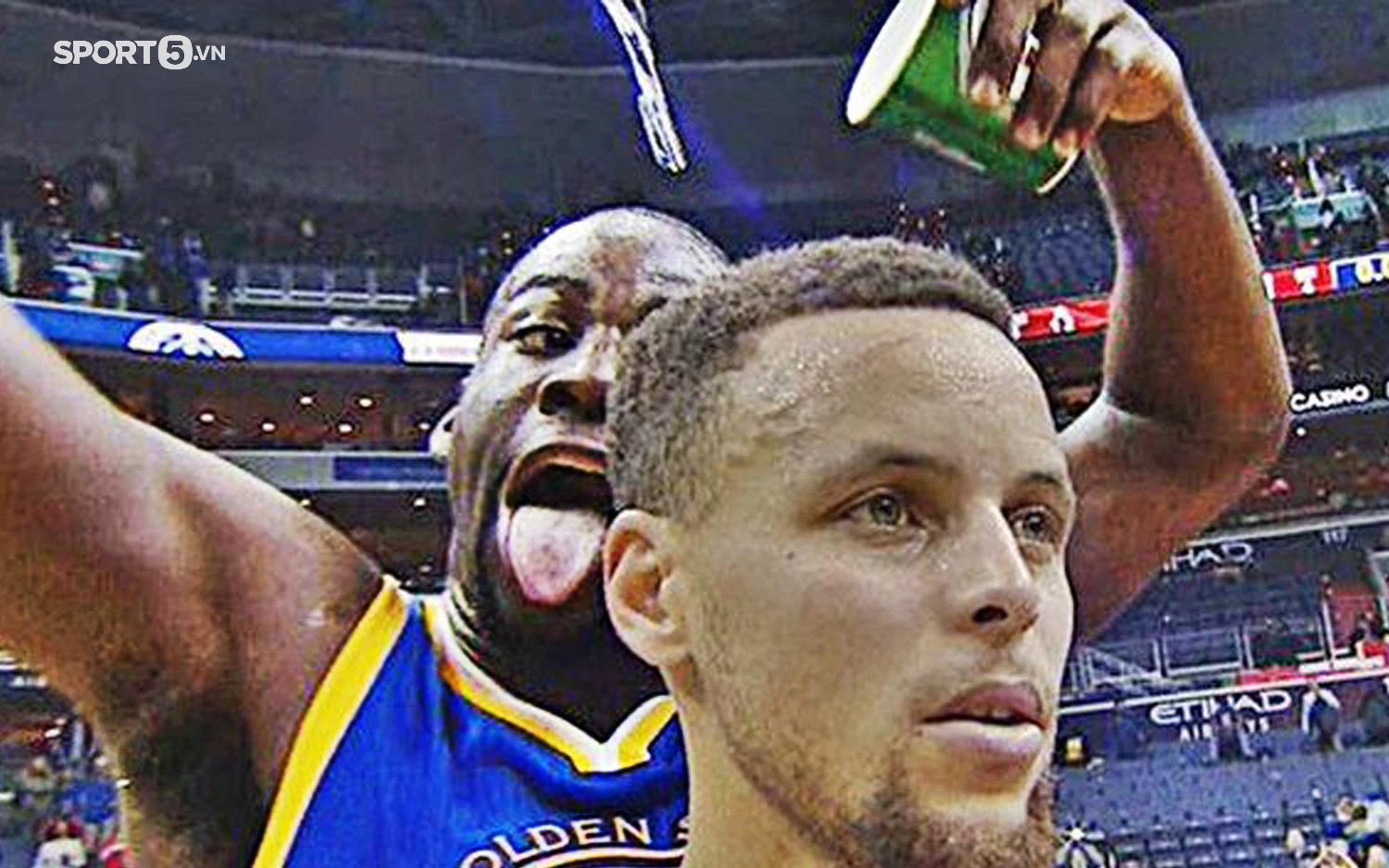 Draymond Green xác nhận sự ngốc nghếch của giới vận động viên bằng đoạn tweet sai chính tả: "Chúng tôi đần độn là sự thật mà"