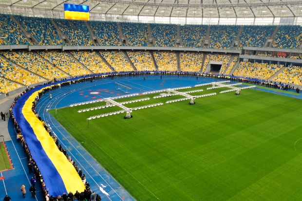 Ukraine hoãn bóng đá ít nhất 30 ngày sau cuộc xung đột với Nga - Ảnh 2.