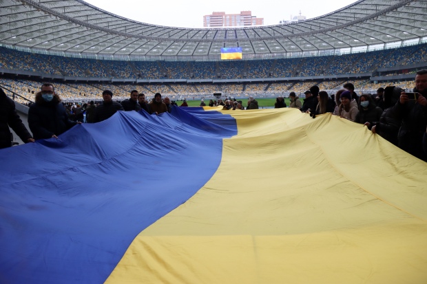 Ukraine hoãn bóng đá ít nhất 30 ngày sau cuộc xung đột với Nga - Ảnh 1.