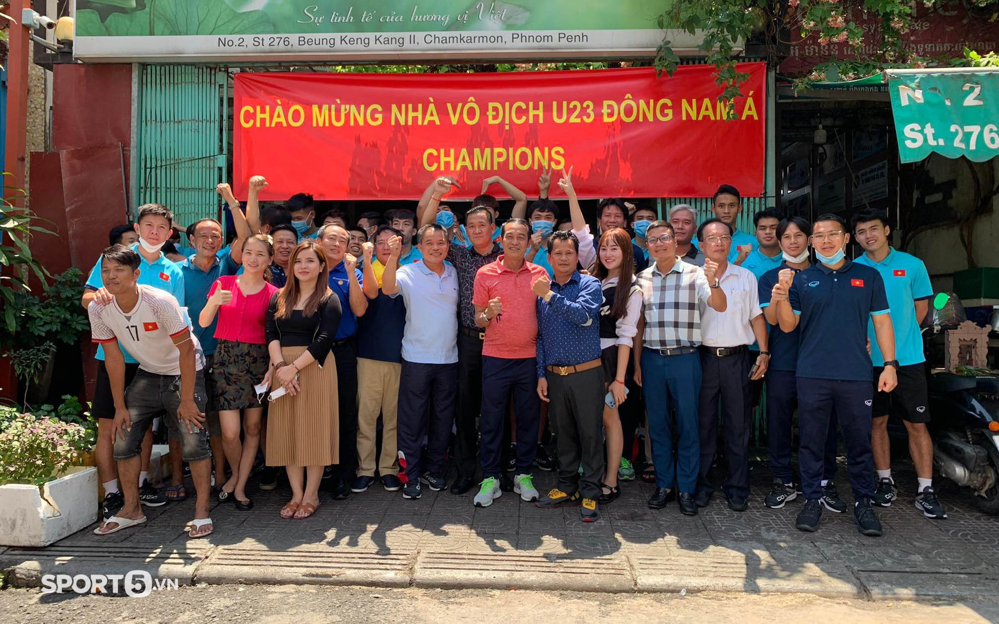 ĐT U23 Việt Nam gặp gỡ và cảm ơn đồng bào tại Campuchia sau hành trình giành chức vô địch U23 AFF Cup 2022