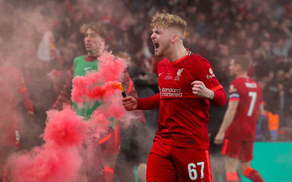 Sao trẻ Liverpool bị FA &quot;sờ gáy&quot; vì ăn mừng chức vô địch cúp Liên đoàn bằng pháo khói