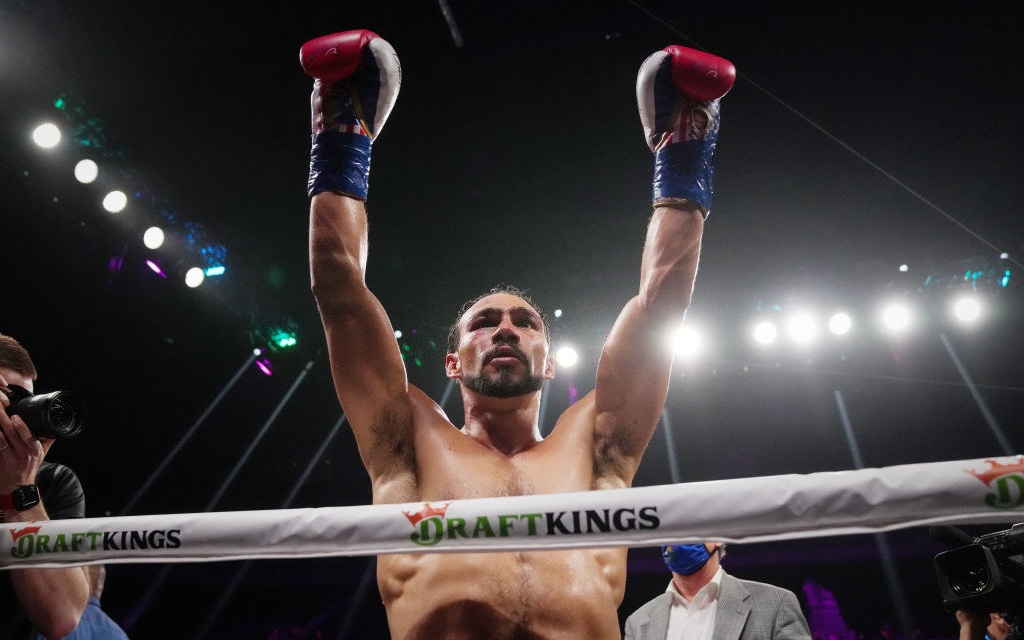 Cựu vương Keith Thurman giành chiến thắng ấn tượng trong ngày tái xuất võ đài 