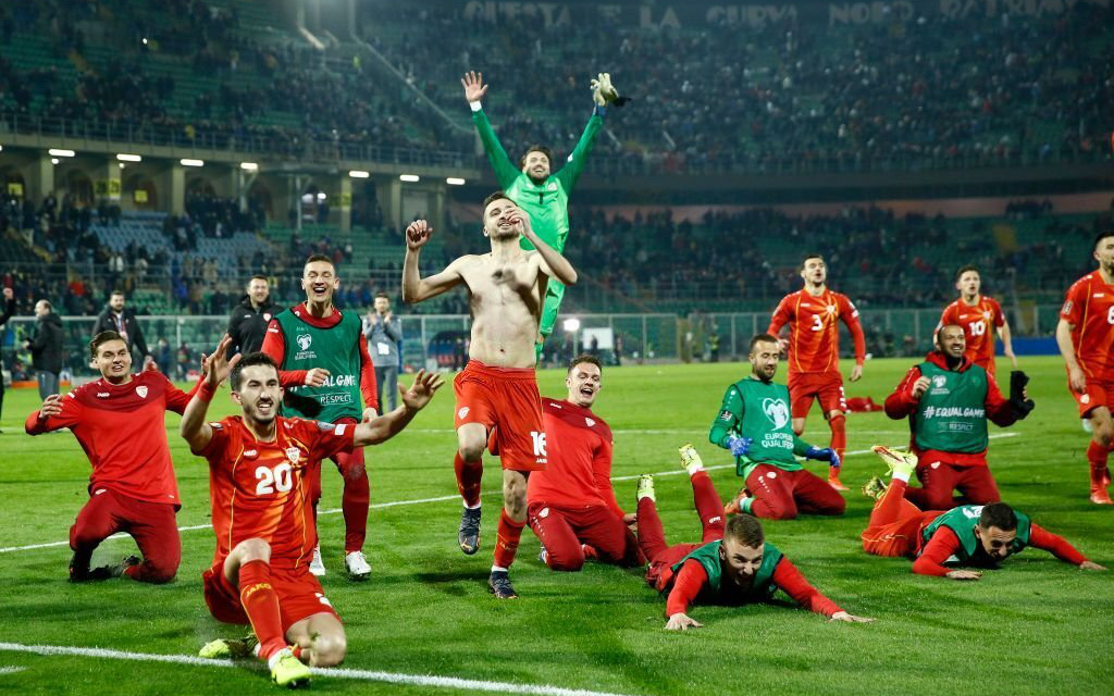 Niềm hạnh phúc của đội tuyển tí hon Bắc Macedonia sau trận thắng chấn động lịch sử trước Italy