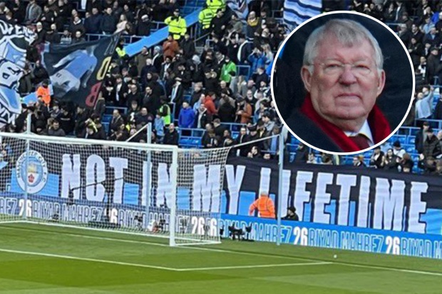 Sir Alex bị fan Man City chế giễu từ trong đến ngoài sân cỏ ở trận thua của MU - Ảnh 2.