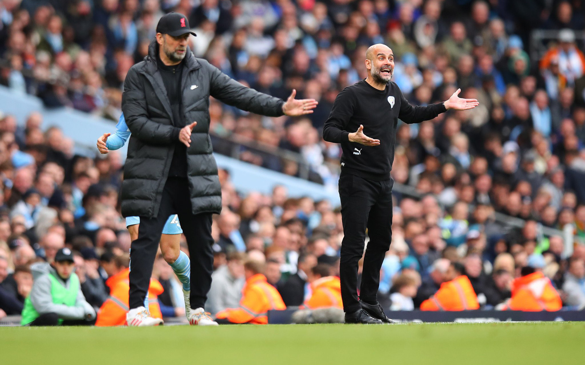 Klopp: &quot;Trận đấu này như boxing vậy, chỉ cần hạ tay xuống là bạn sẽ ăn một đòn cực mạnh&quot;