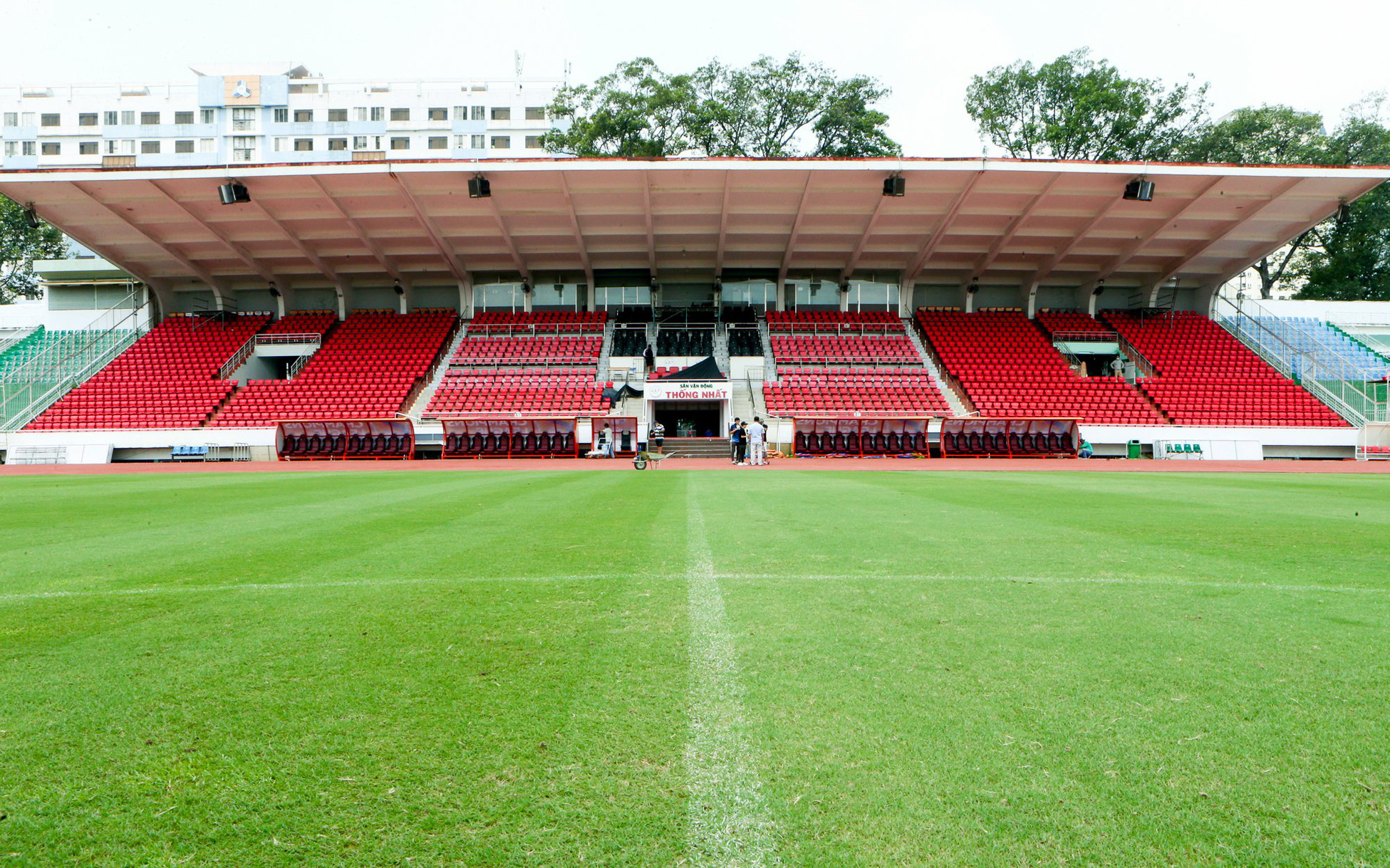 Sân Thống Nhất khoác lên diện mạo mới dưới sự giám sát của AFC