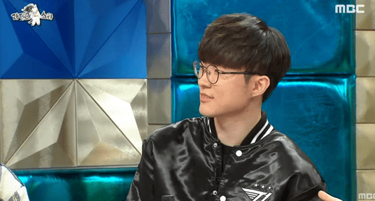 Faker: Tiền tôi chỉ dùng để mua kem đánh răng là chính - Ảnh 1.