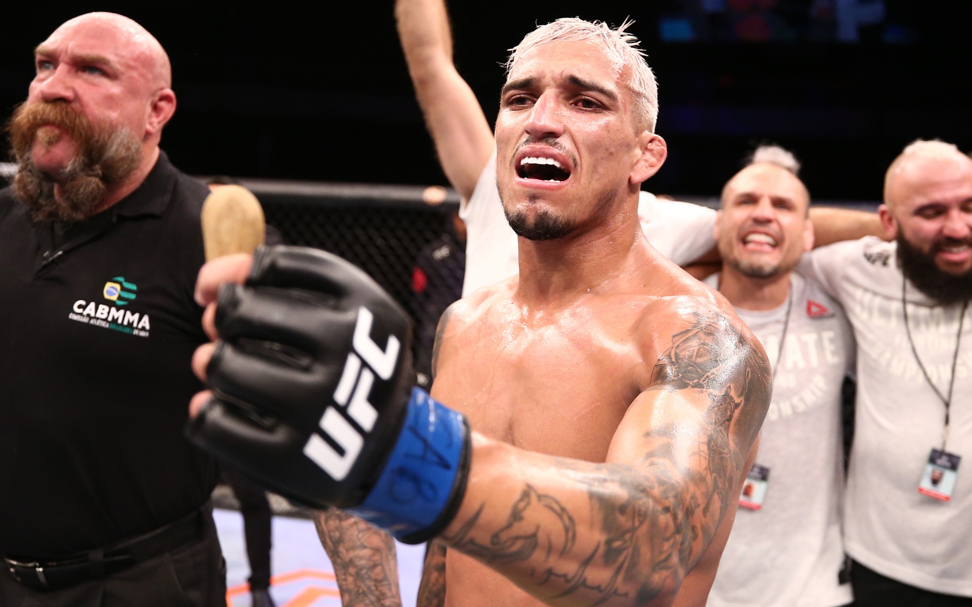 Chìa khóa ẩn sau màn lột xác khó tin của Charles Oliveira