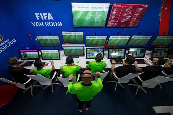 Đội tuyển Việt Nam sẽ được trải nghiệm công nghệ VAR ở Asian Cup - Ảnh 1.