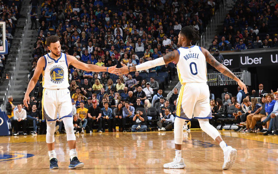 NBA Preseason 19-20: Golden State Warriors nghiền nát Minnesota Timberwolves trong ngày Stephen Curry đạt đỉnh cao phong độ