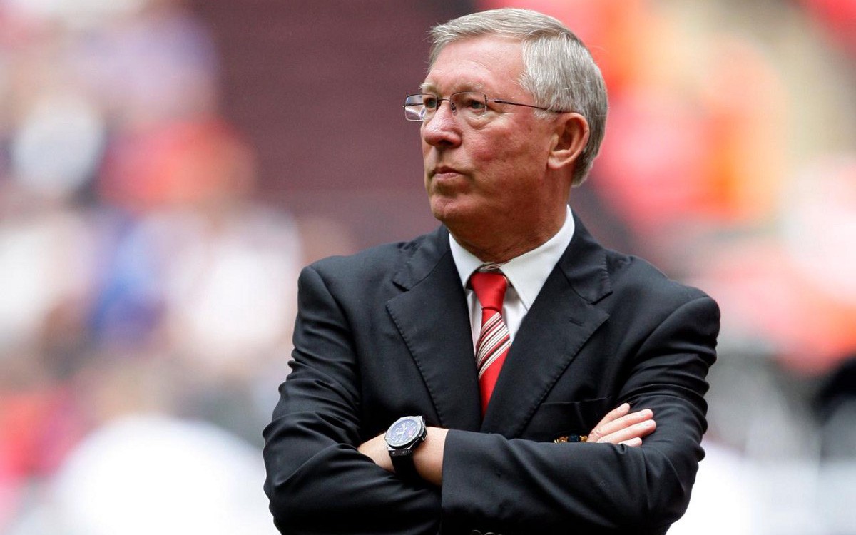 Rốt cuộc, Sir Alex Ferguson có bán độ để lấy đồng hồ vàng hay không?