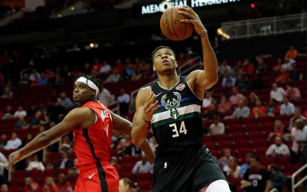 NBA 19-20: Giannis Antetokounmpo chứng tỏ đẳng cấp MVP, Milwaukee Bucks chế ngự Houston Rockets