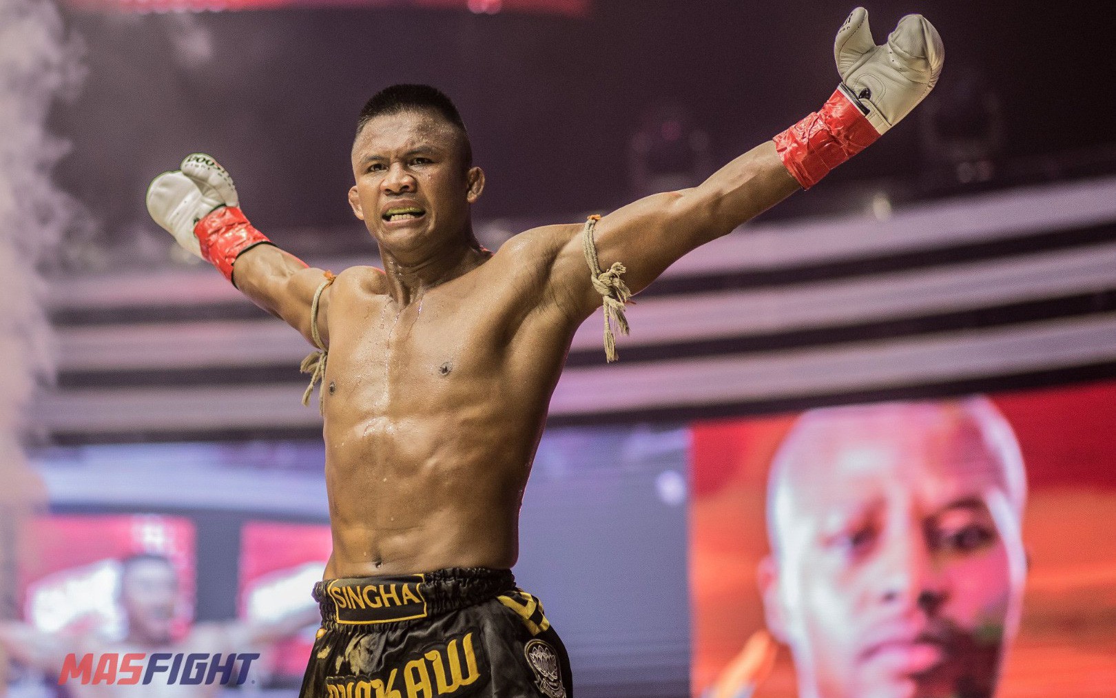 "Thánh Muay" Buakaw trở lại ấn tượng ở tuổi 37, hạ thuyết phục "Chiến binh châu Phi"