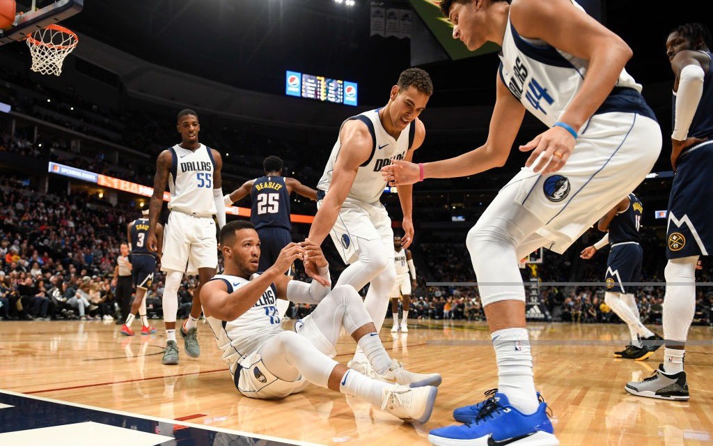 NBA 19-20: Hàng dự bị đồng loạt lên tiếng, Dallas Mavericks chấm dứt mạch toàn thắng của Denver Nuggets