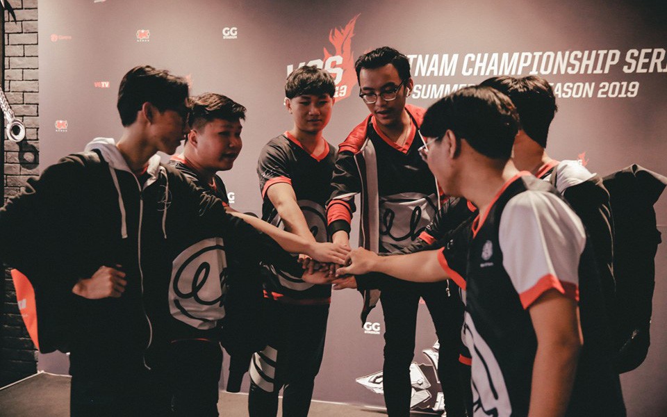 Lowkey Esports giành chiến thắng trước Hong Kong Attitude ở CKTG 2019